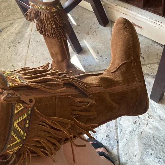 Minnetonka Side Zip Ribbon Trim Fringe Boots SZ 9 - Picture 11 of 12